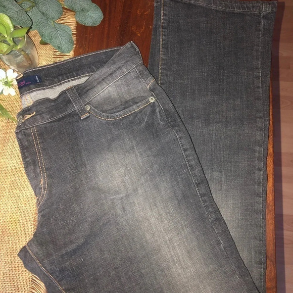 Levi’s dark gray jean - Picture 2 of 7